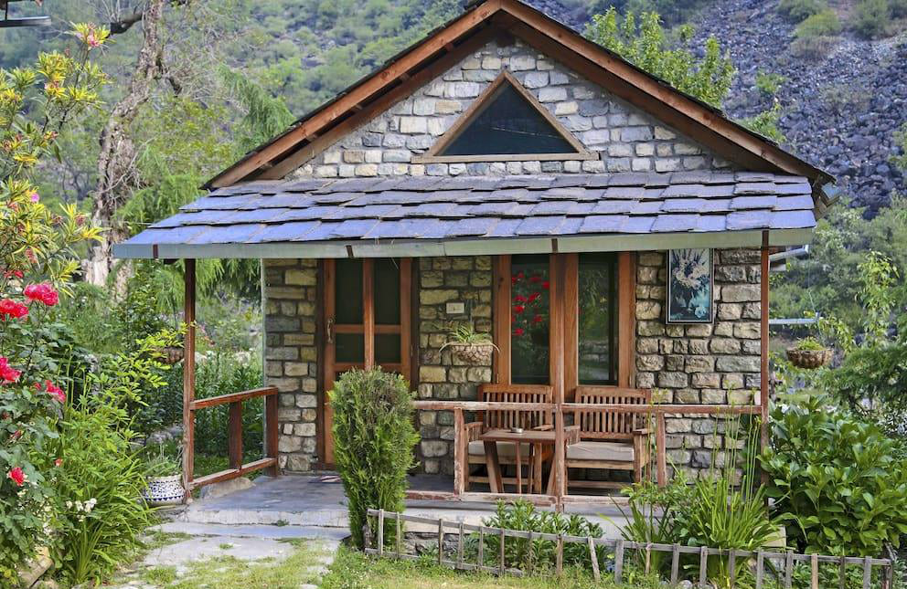 step-into-a-stone-zone-tirthan-valley