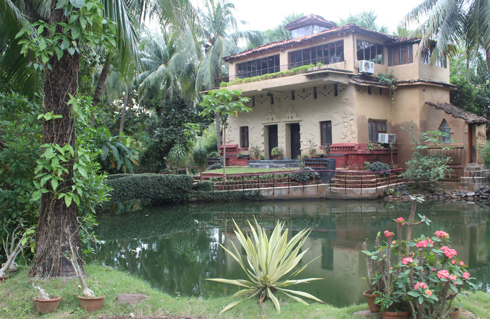 the-mud-bungalows-santiniketan