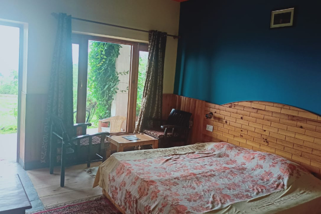 Double-bedroom-with-Breakfast-and-Dinner