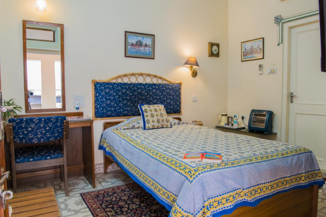 Standard Single Bedroom (Single Occupancy) with Breakfast